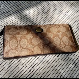 Coach Logo Zip Wallet